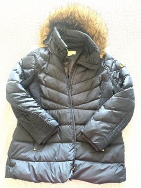 Women's Black Quilted Hooded Puffer Coat with Faux Fur Trim